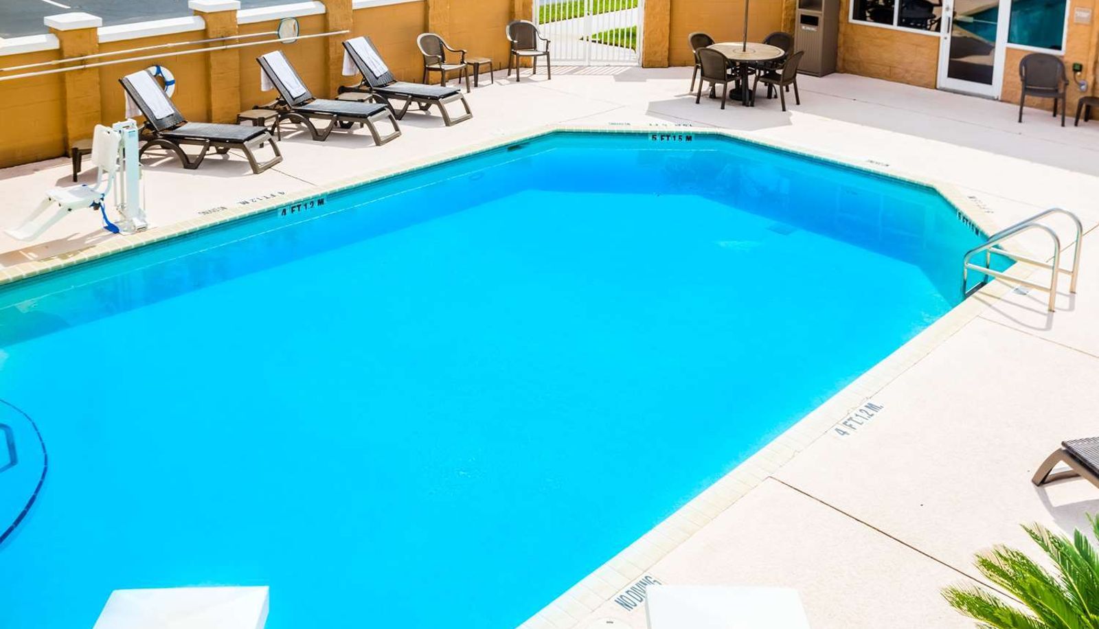 Pool - Best Western Milton Inn