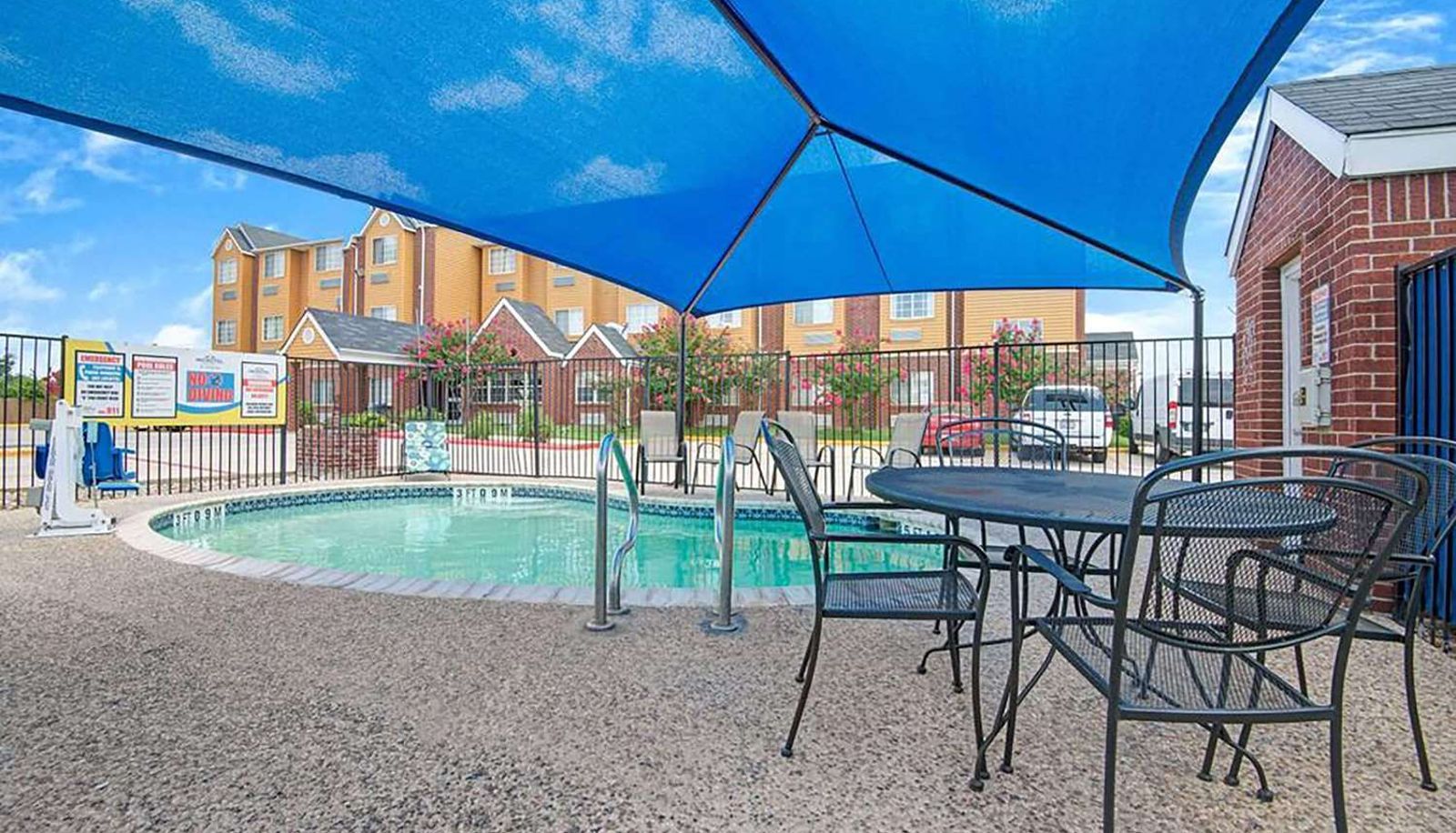 Basen - Super 8 by Wyndham San Antonio Downtown NE