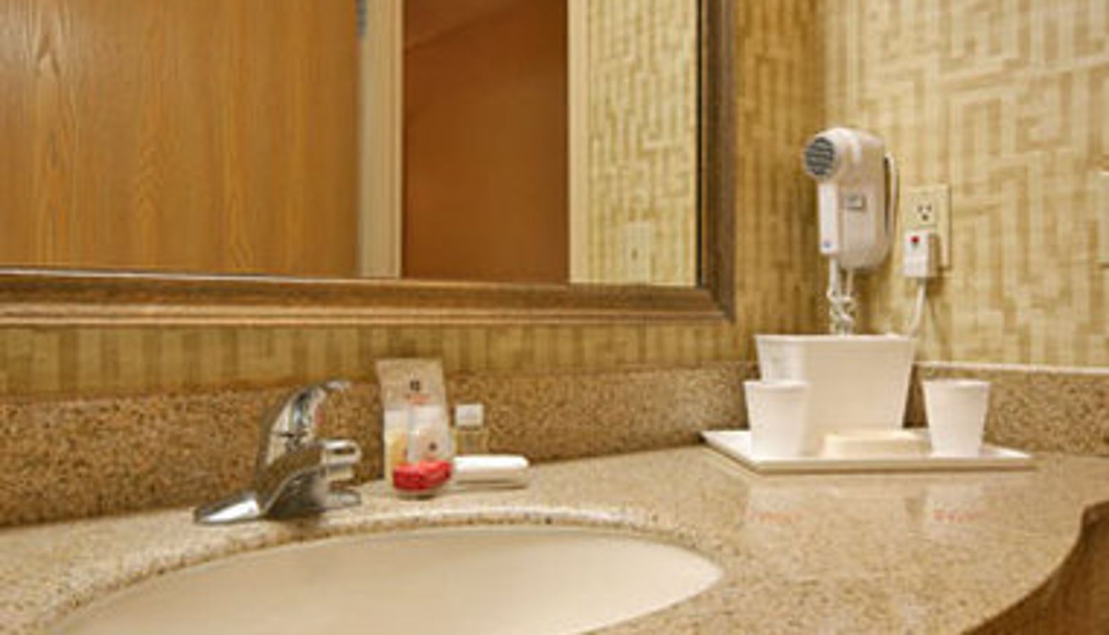 Room - Amerihost Inn & Suites Ruidoso Downs