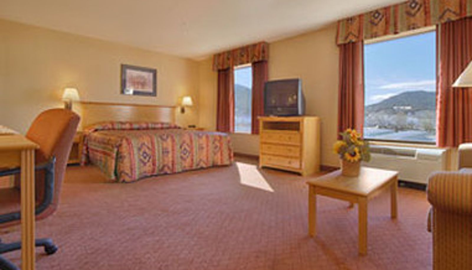 Room - Amerihost Inn & Suites Ruidoso Downs