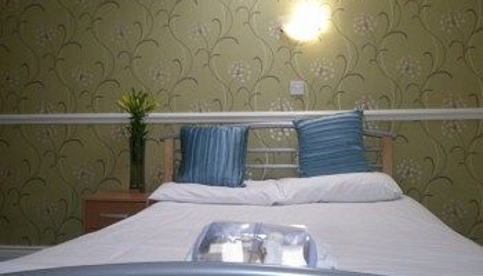 Standard room - The Merchants Hotel