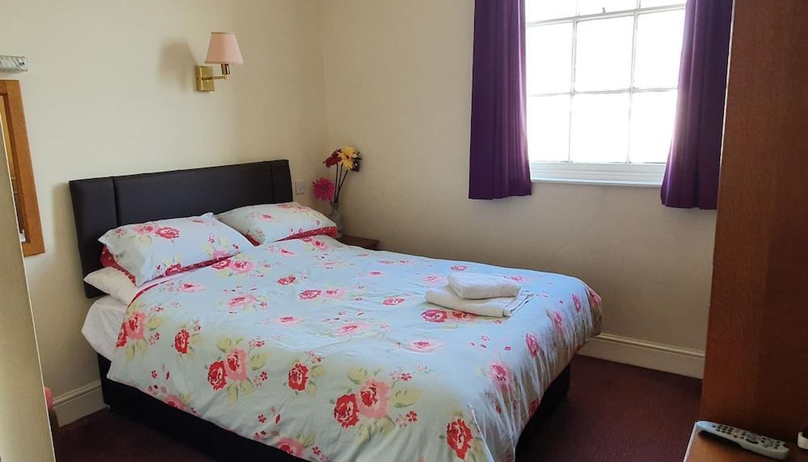 Standard room - The Windmill Hotel