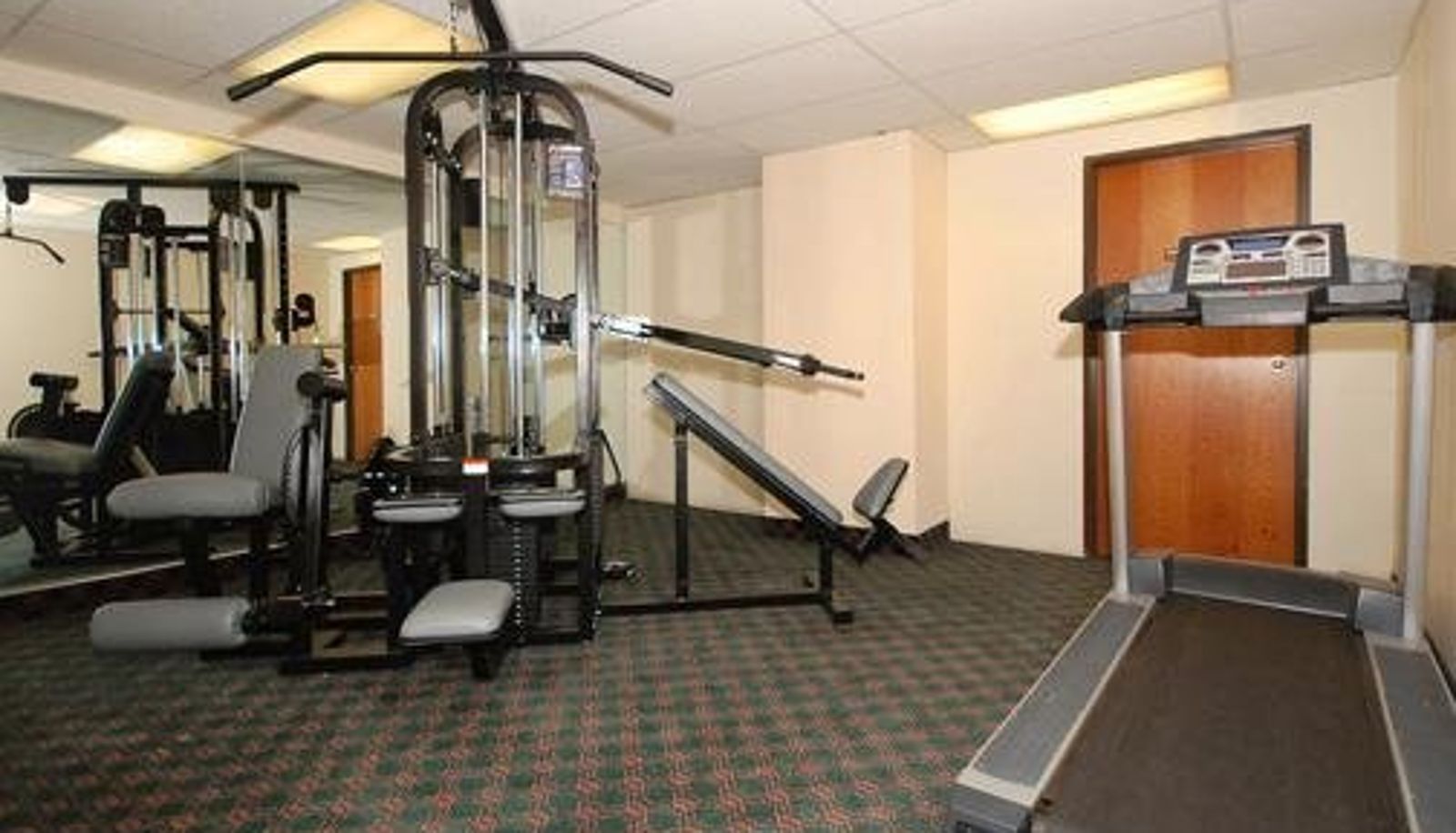 Wellness and fitness area - Roadway Inn - GRANDVIEW