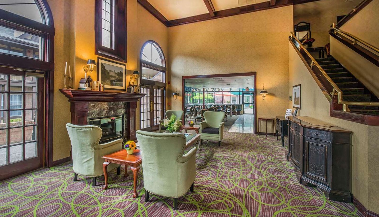 Hall - CLOVERLEAF SUITES