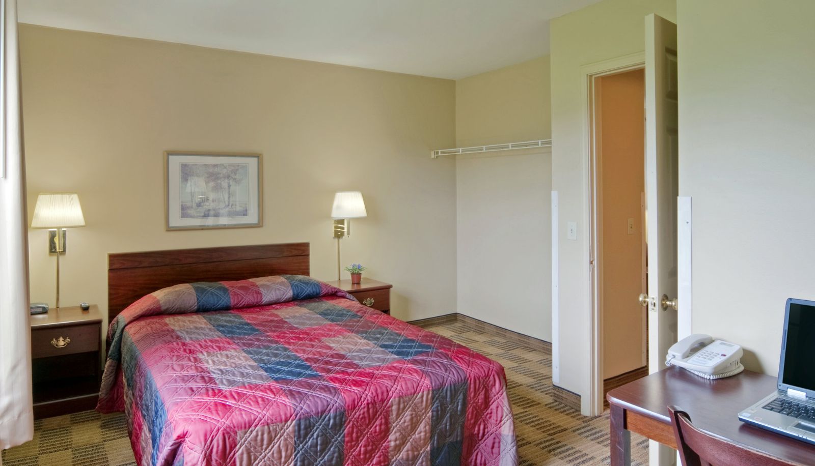 Room - CROSSLAND STUDIOS LENEXA 95TH