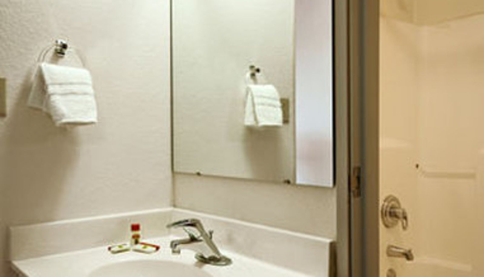 Camera - Days Inn by Wyndham Warsaw