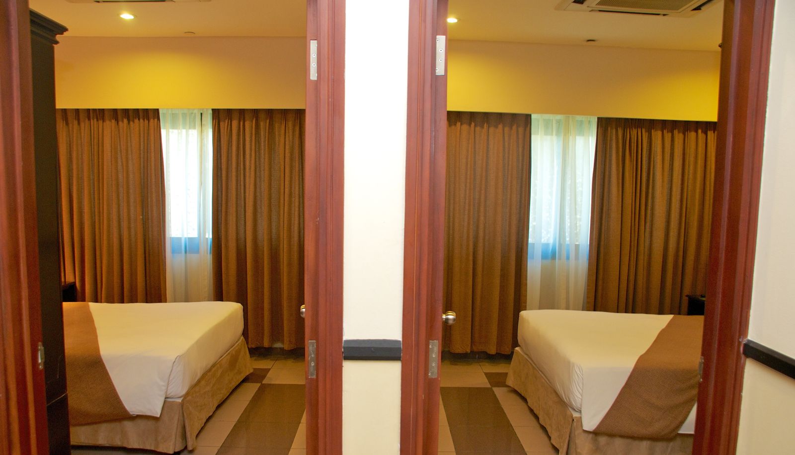 Family room - HARBOUR VIEW SUITES