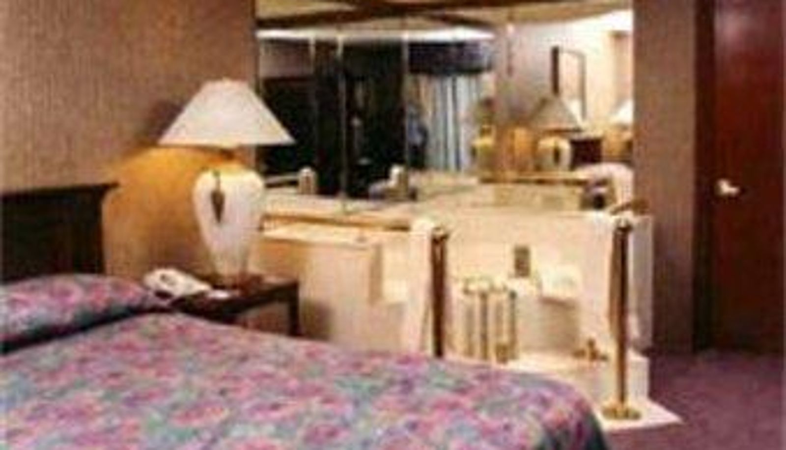 Zimmer - Lees Inn And Suites Muncie