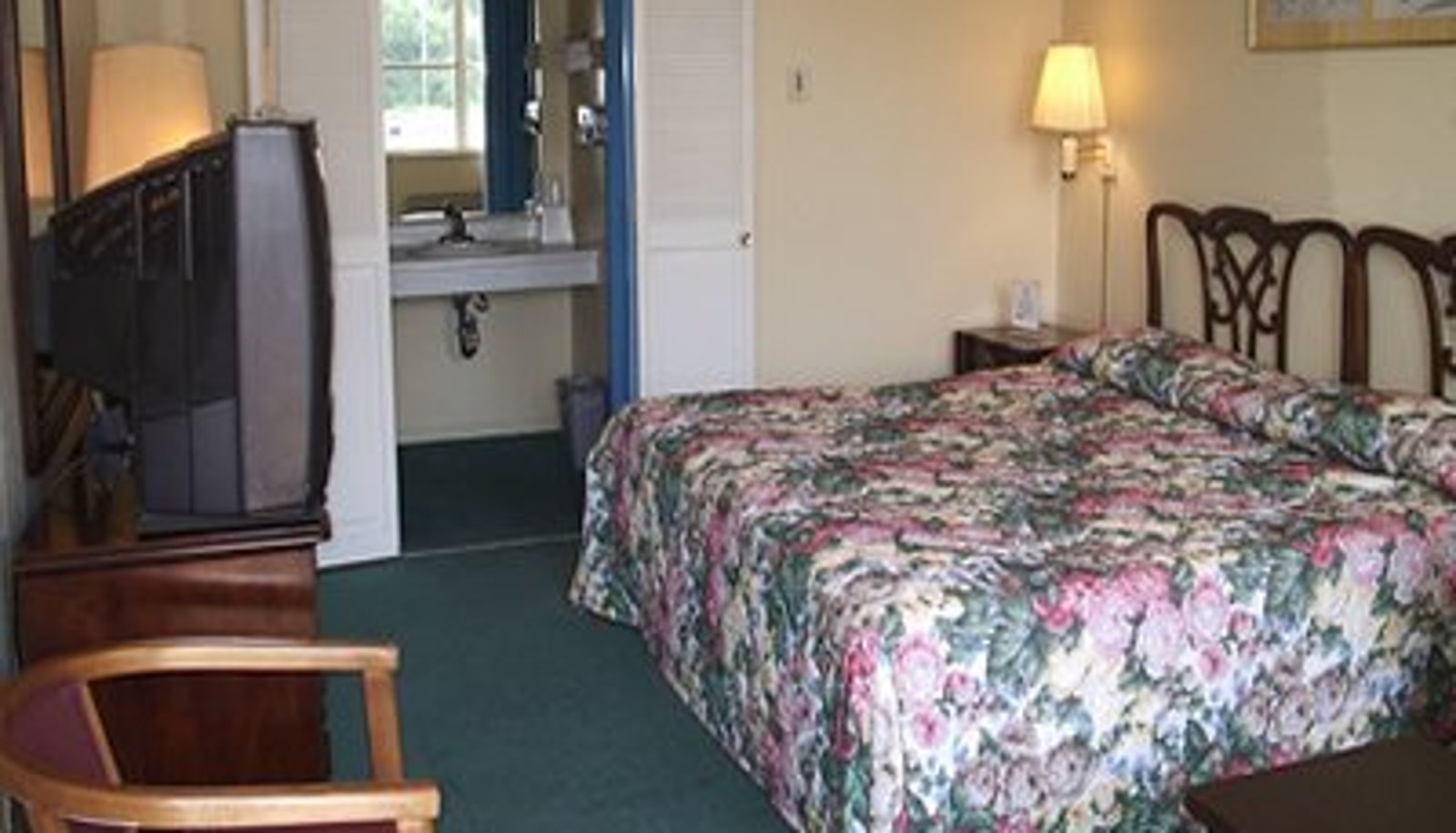 Room - Red Carpet Dayton Piqua