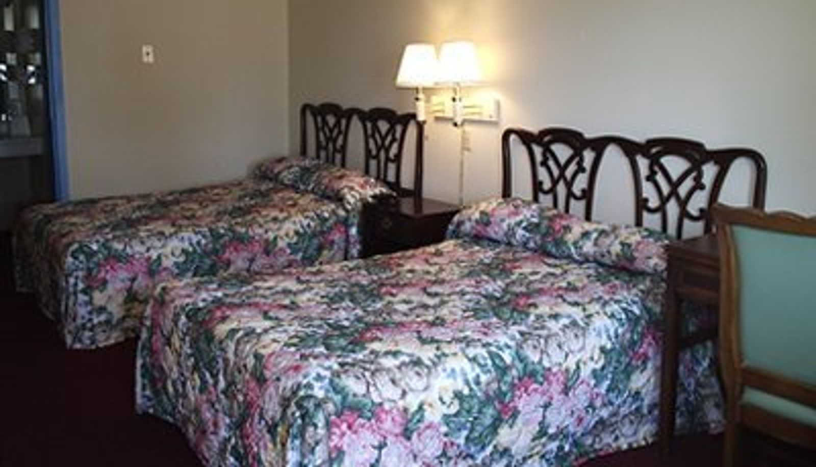 Room - Red Carpet Dayton Piqua