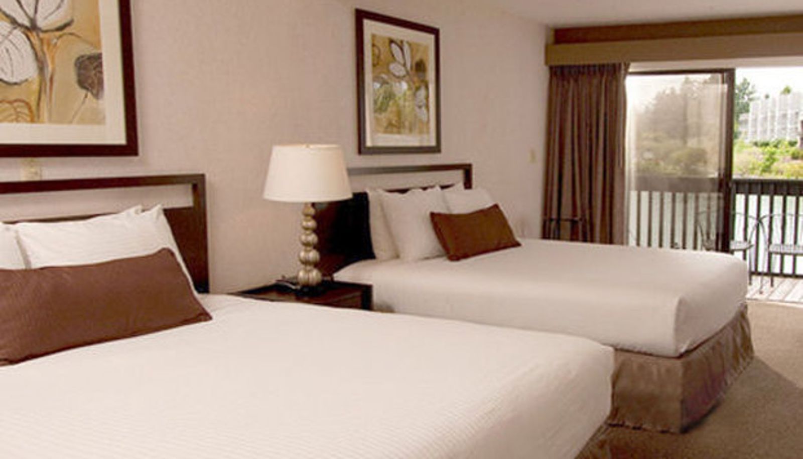 Room - Lakeshore Inn