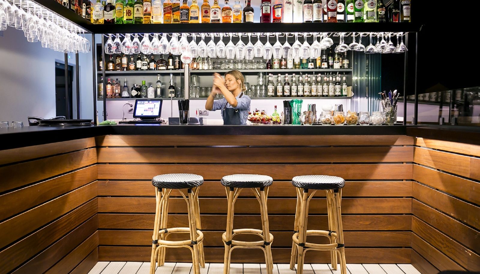 Bar - Molina Lario