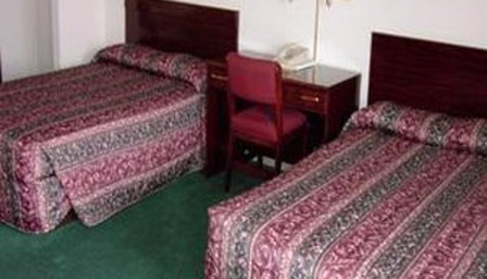 Zimmer - Albany 8 Inn