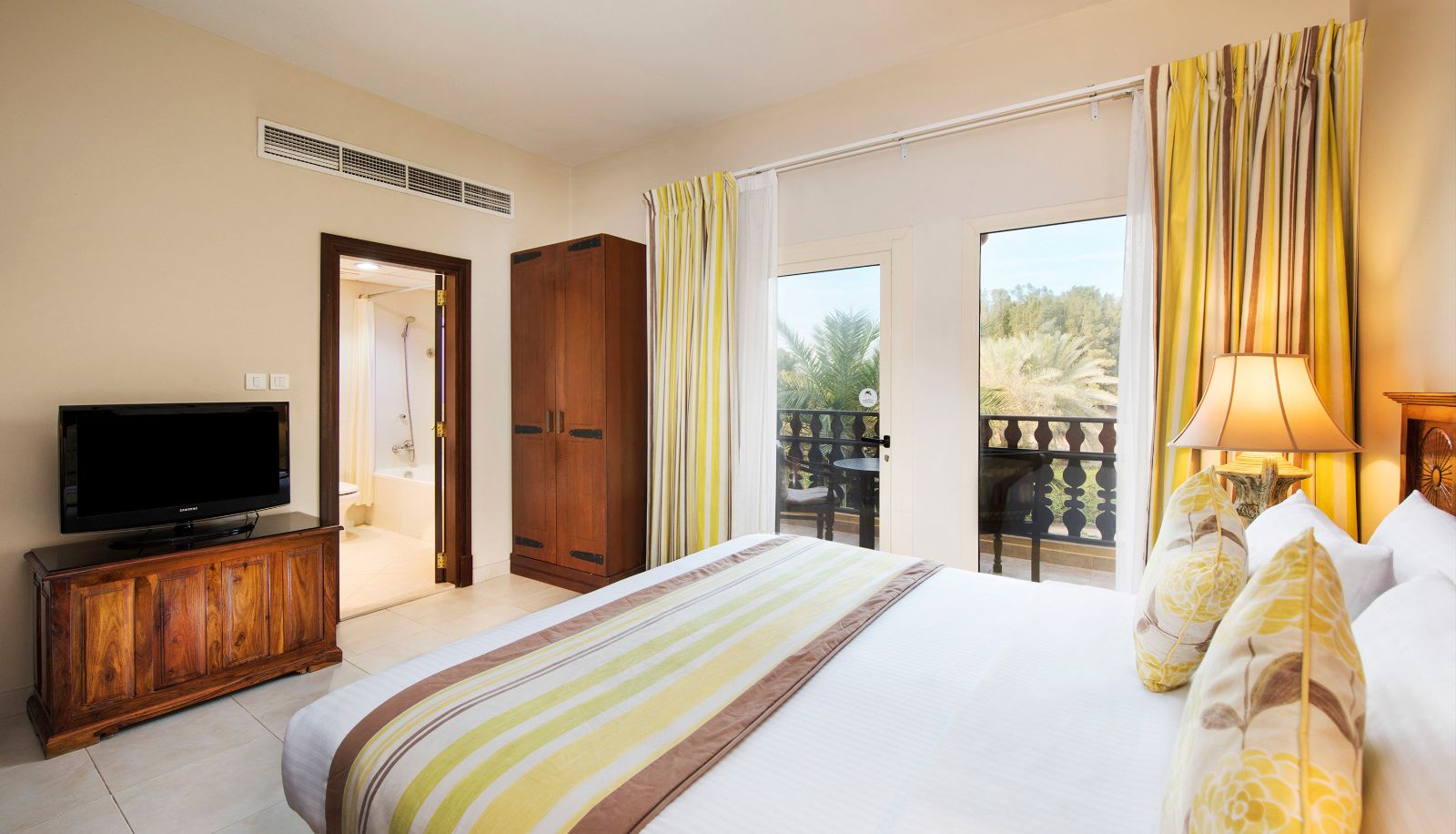 Zimmer mit Balkon - Al Hamra Village Hotel