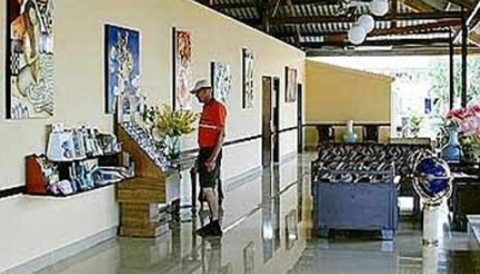 Hall - Aruba Blue Village