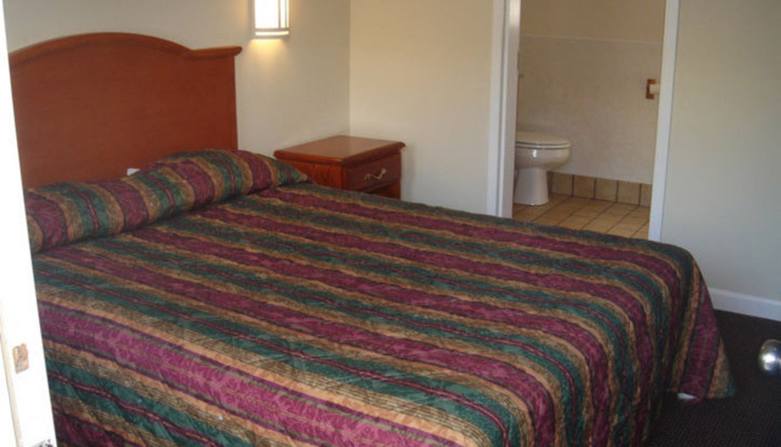 Room - Shangri La Motel