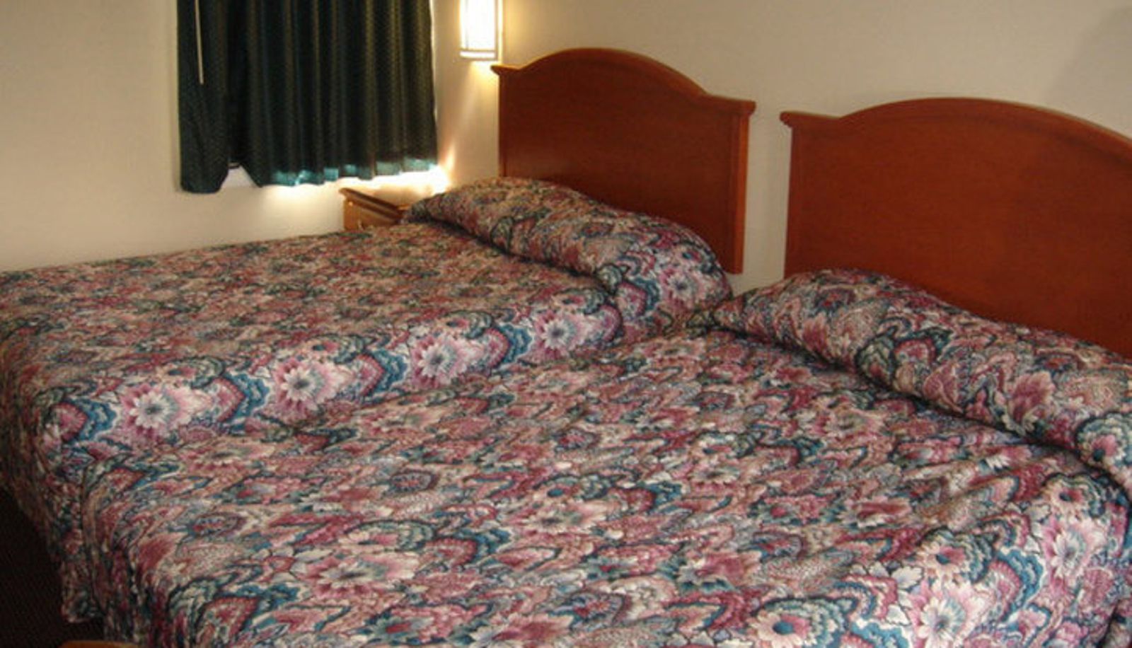 Room - Shangri La Motel