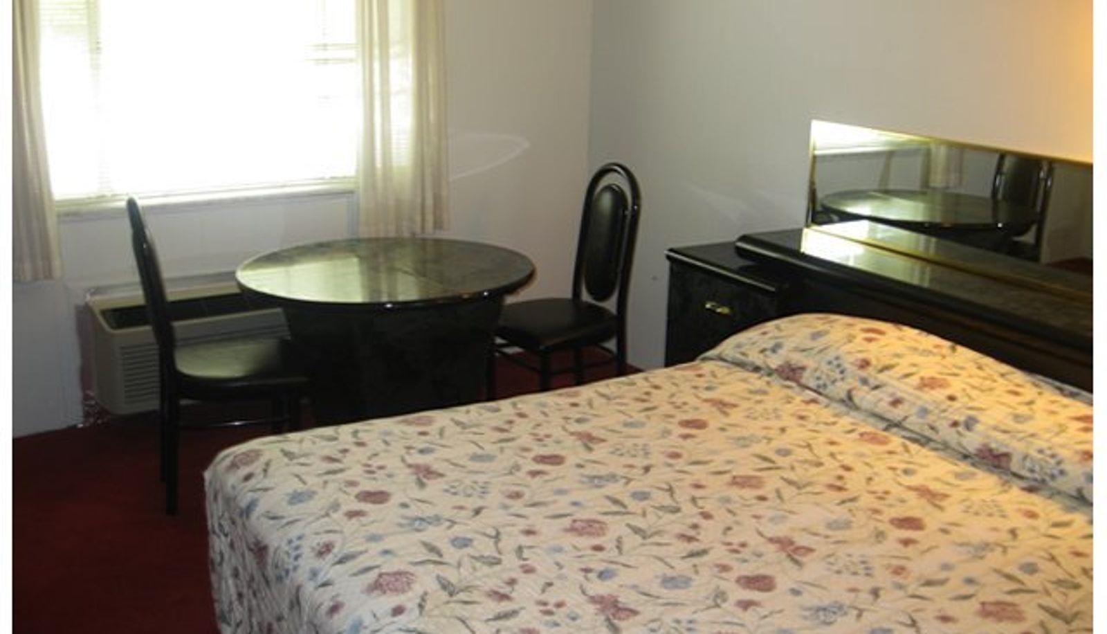 Room - Red Carpet Inn Parsippany Area