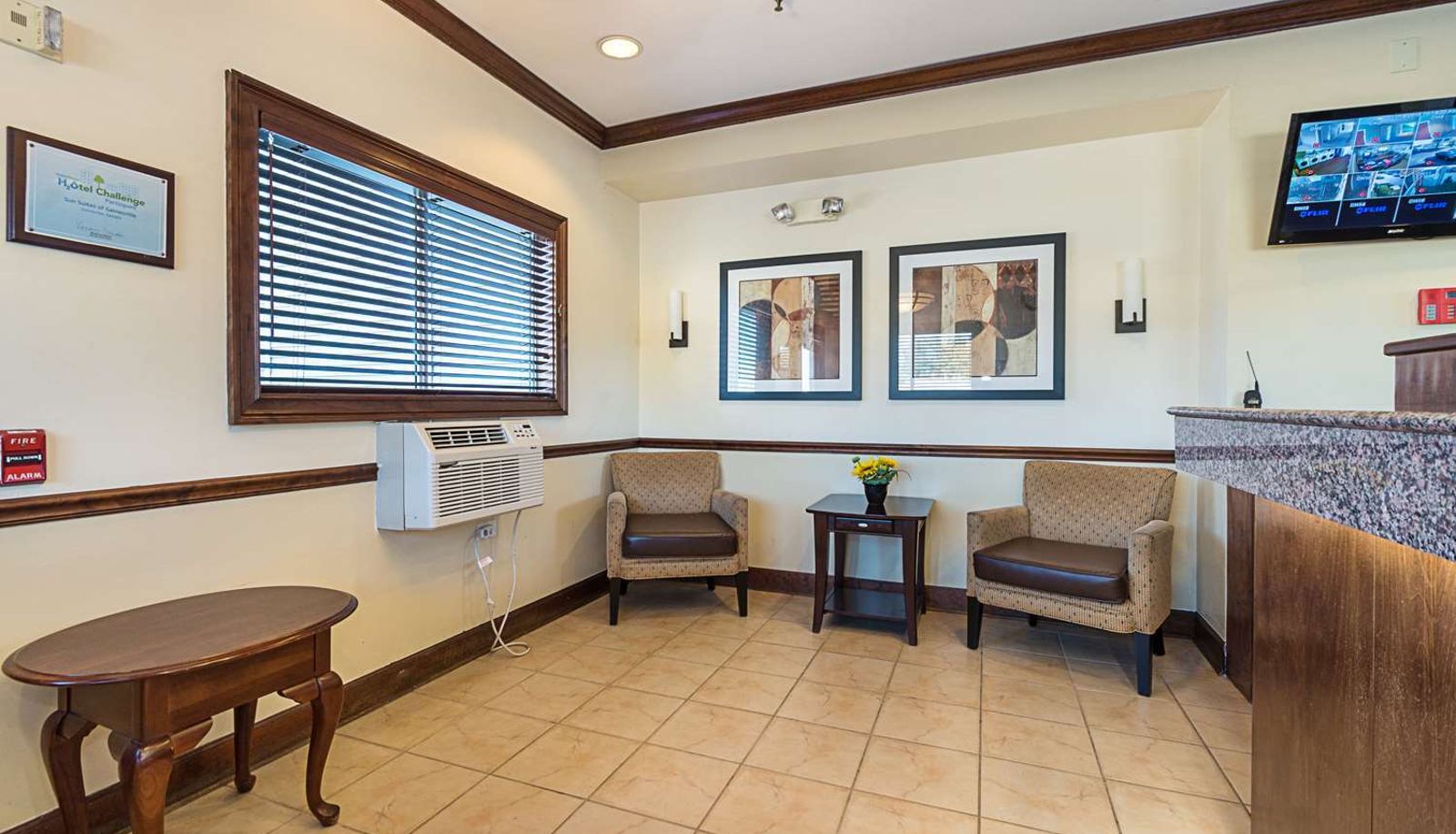 Salón - HomeTowne Studios by Red Roof Gainesville