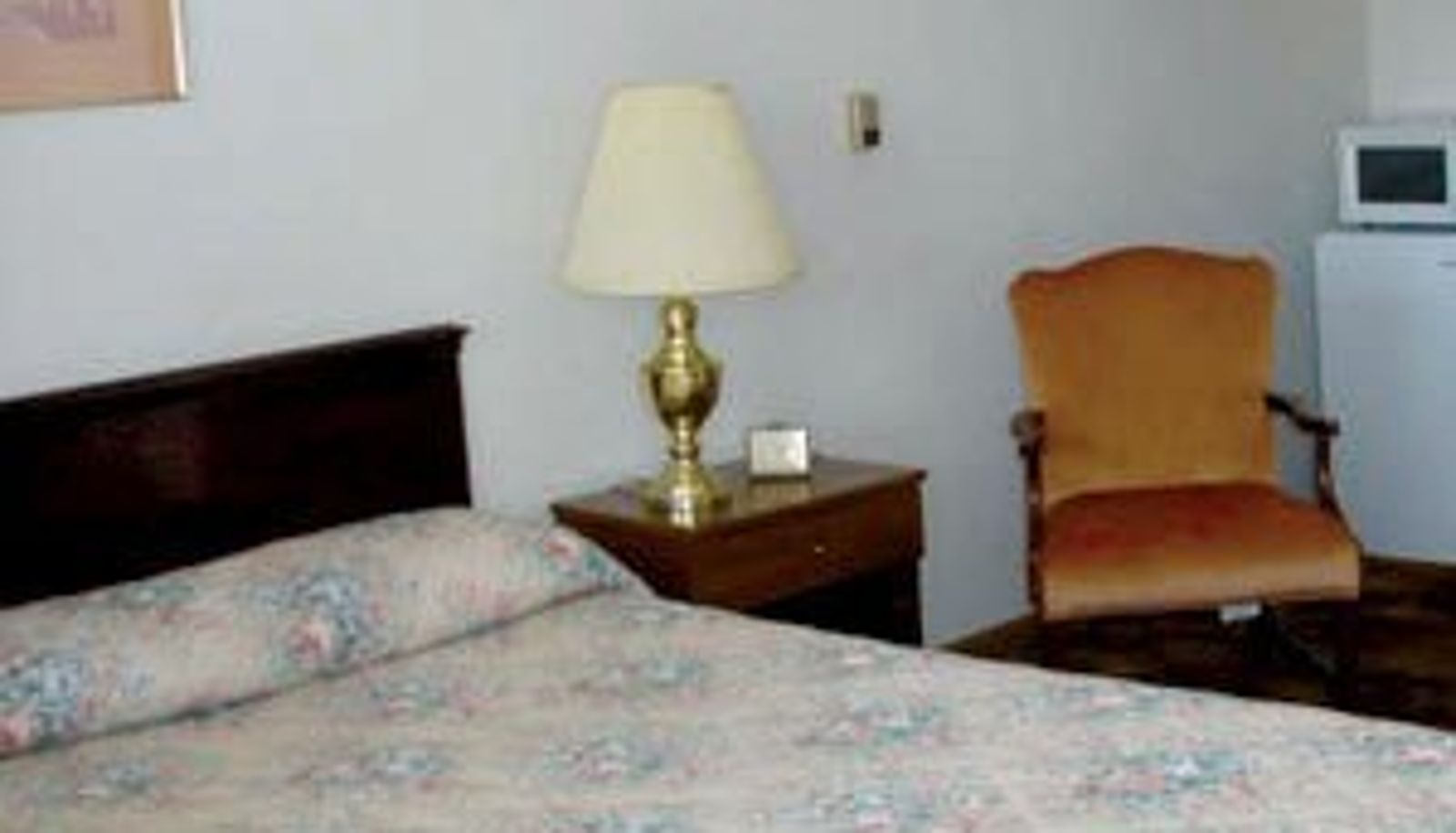 Zimmer - Colonial Inn Dyersville