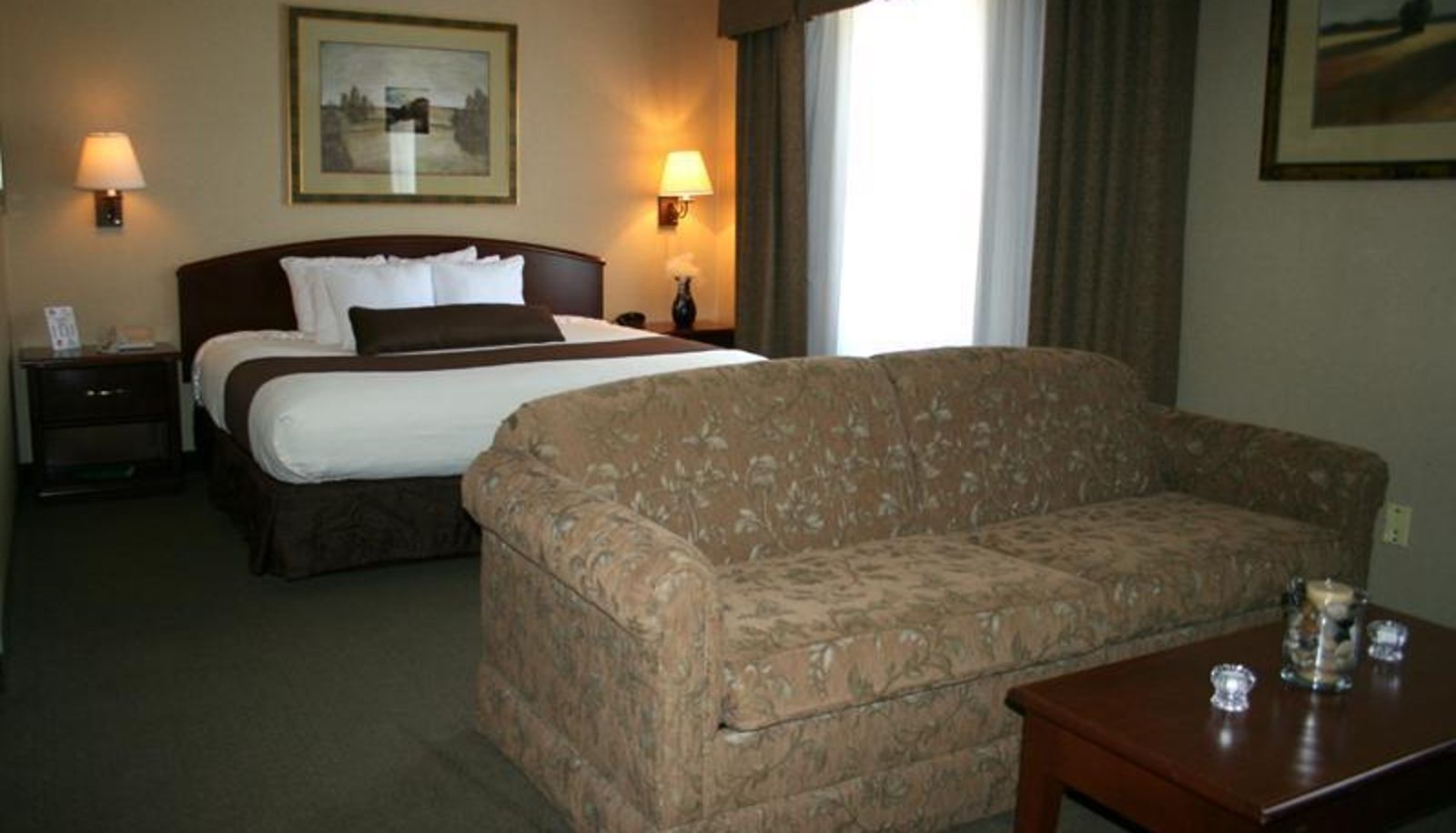 Room - C' Mon Inn Thief River Falls