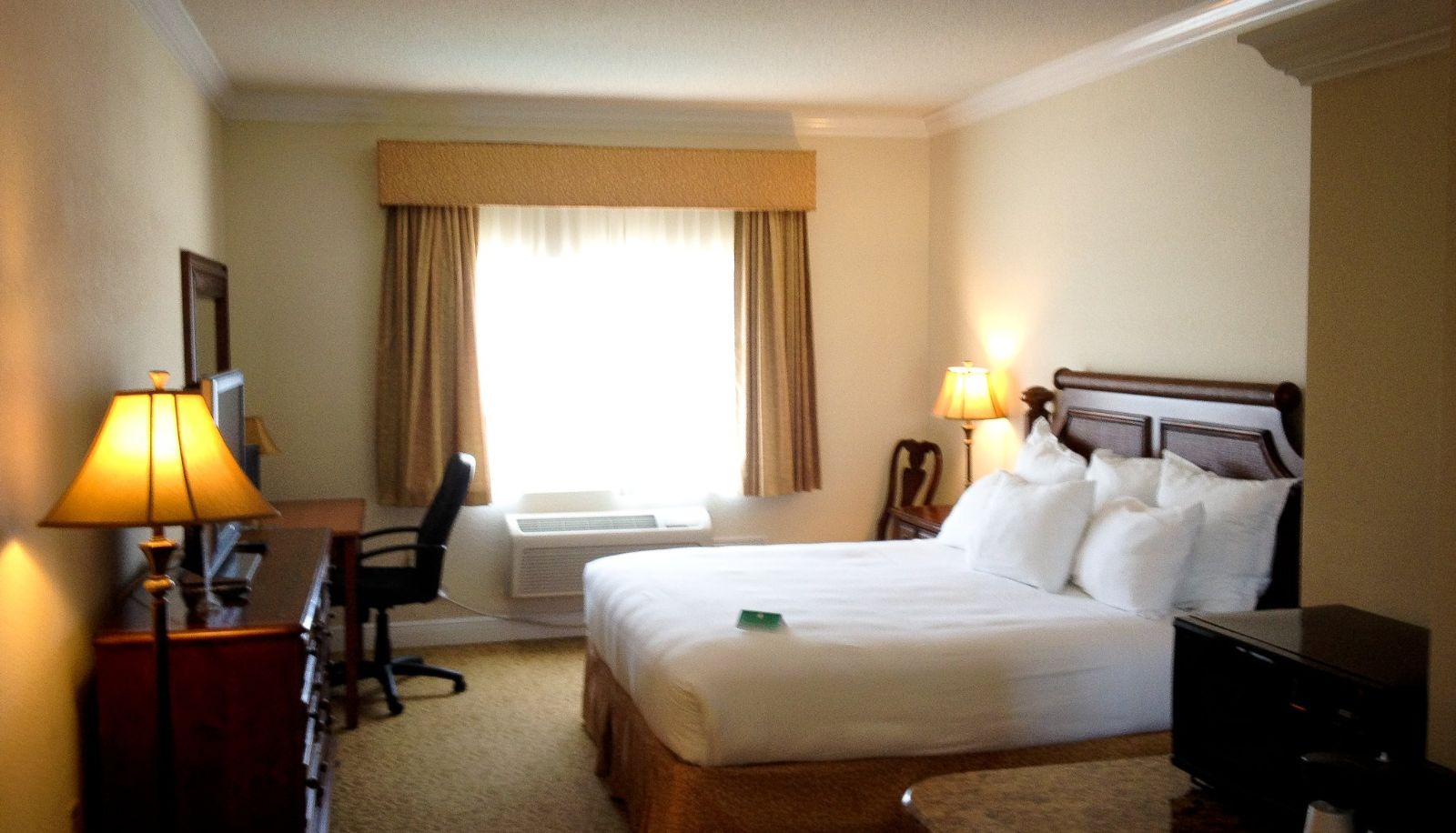 Room - Amelia Hotel And Suites