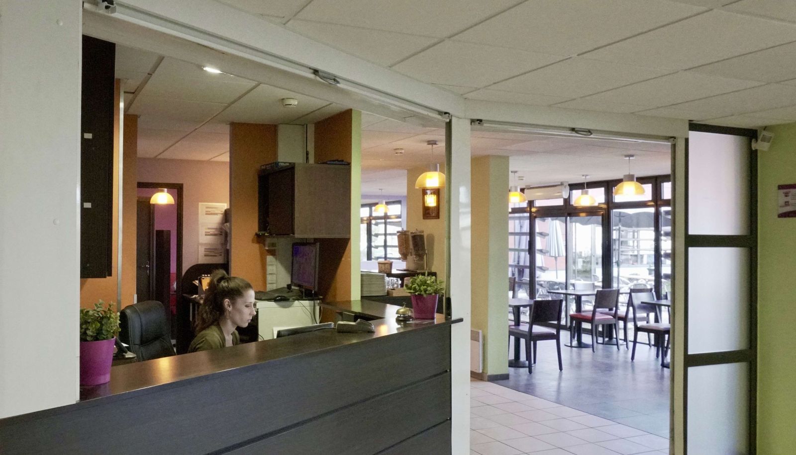 Reception - Kyriad Crepy en Valois