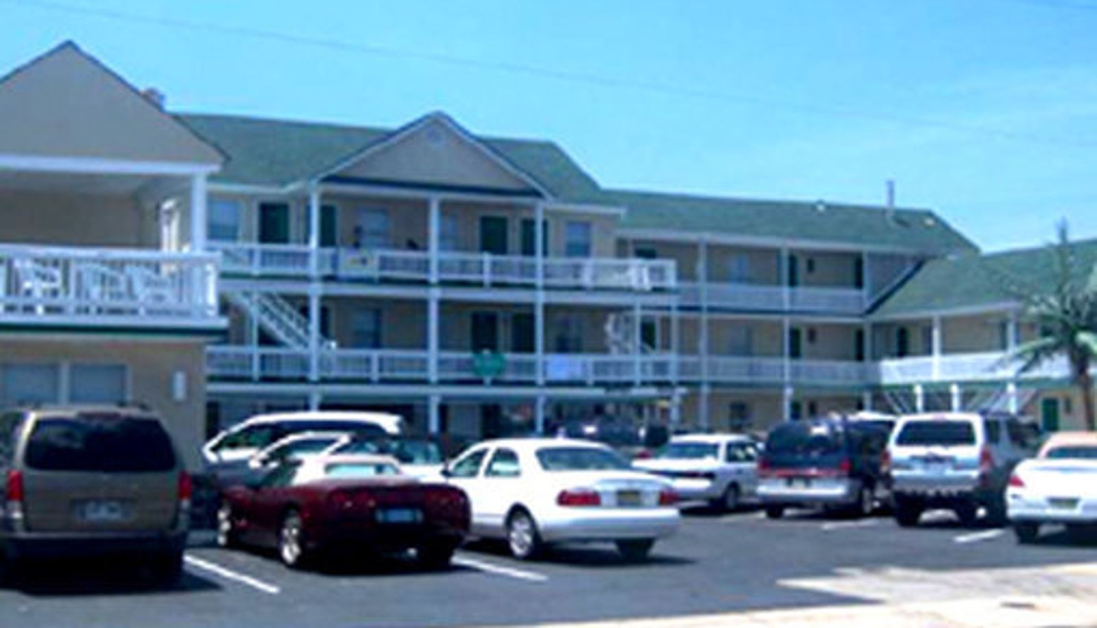 Exterior view - Desert Palm Inn