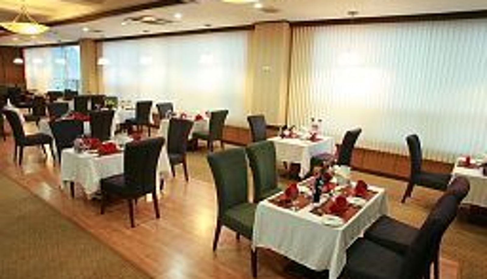 Breakfast room within the restaurant - Hotel Zeumes