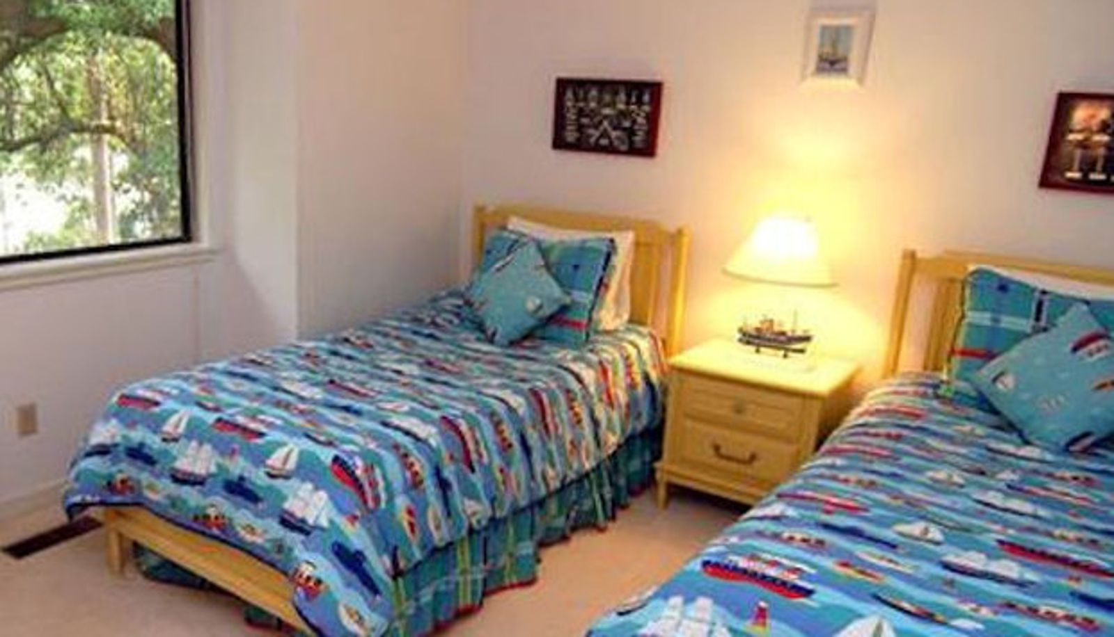 Kamer - Coligny Villas Tri-Level Condos