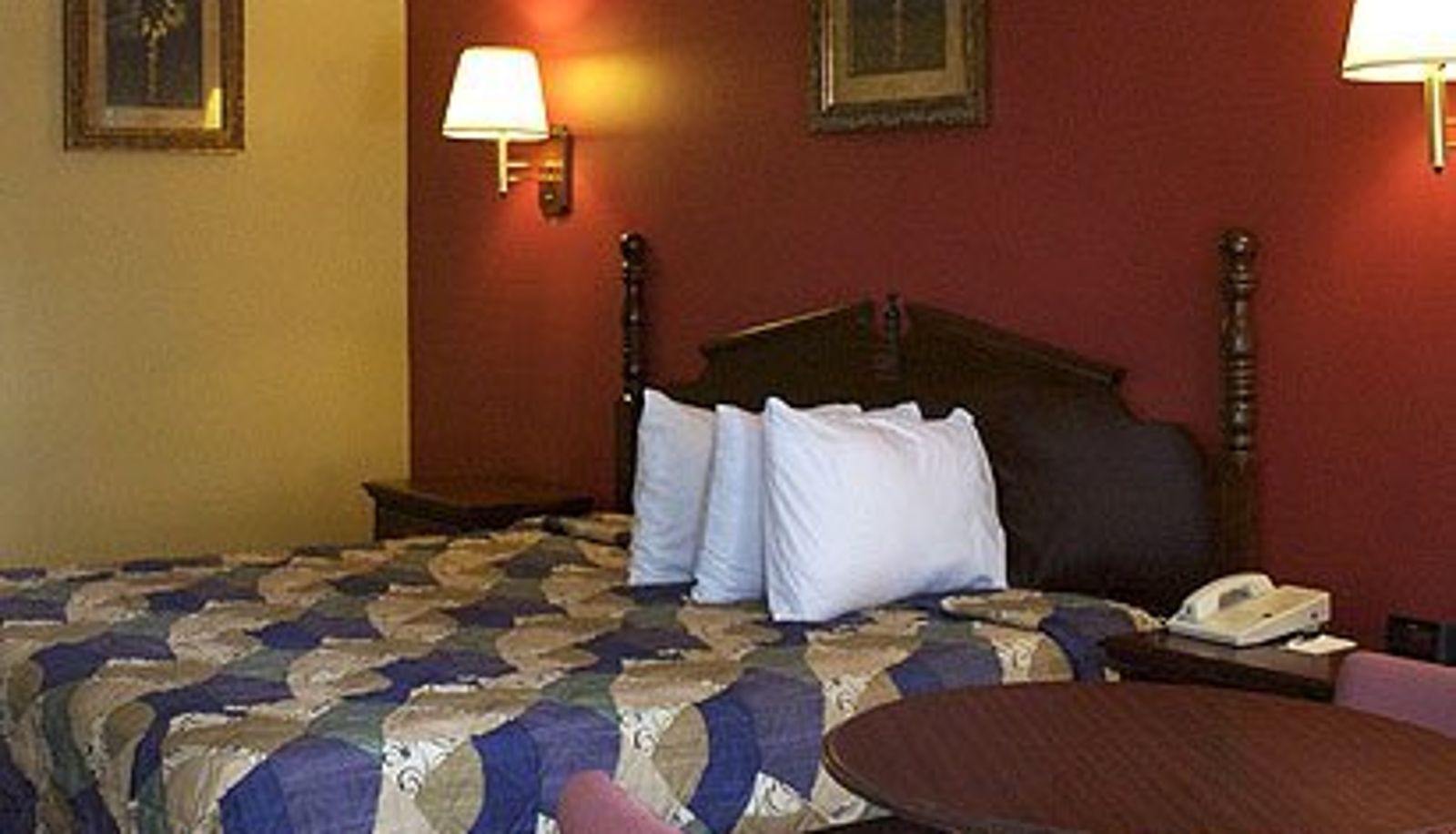 Zimmer - Glennville Inn