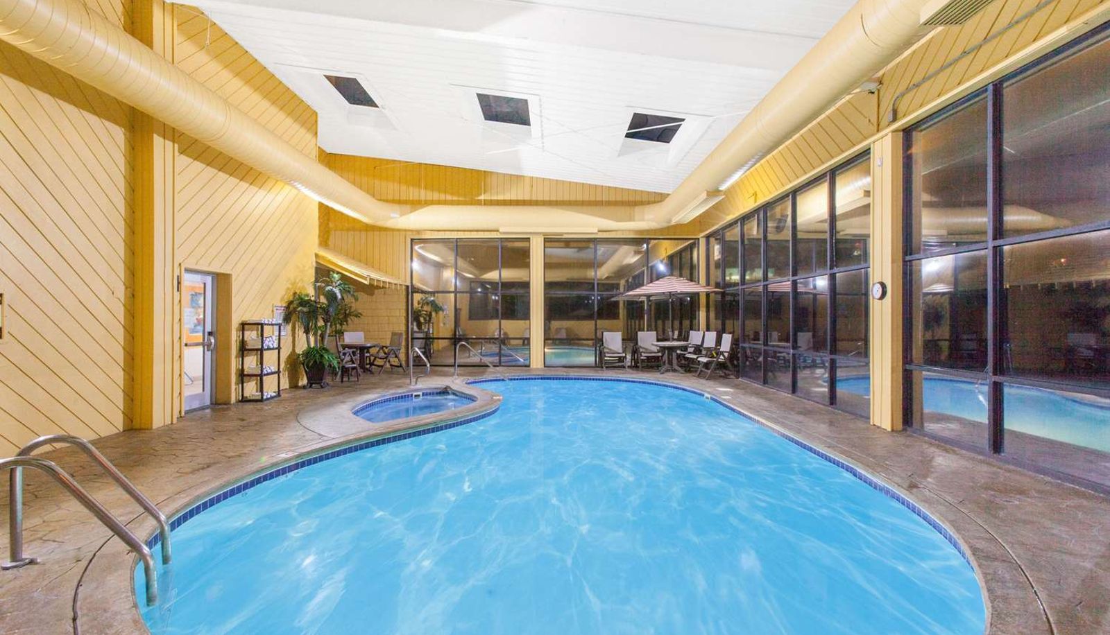 Pool - Baymont by Wyndham Branson - On the Strip