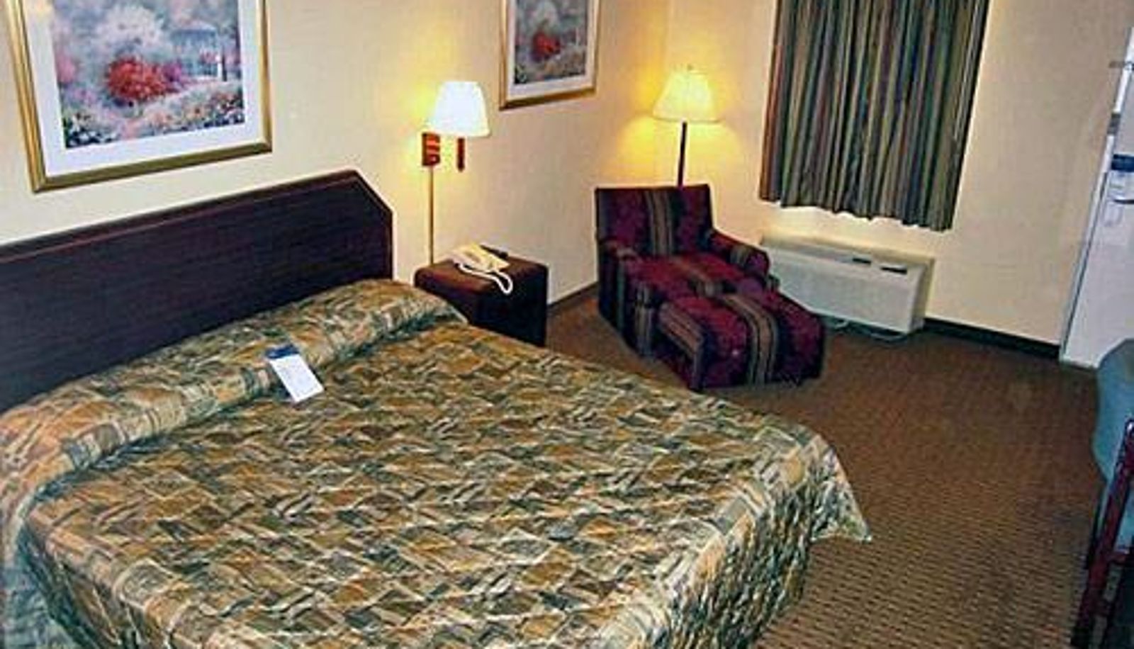 Room - Knights Inn Crossville