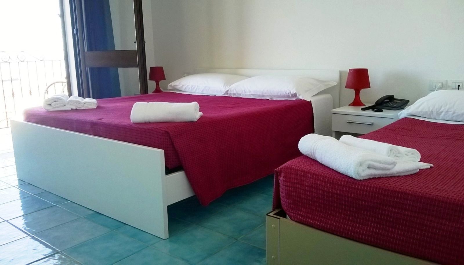 Dreibettzimmer - Hotel Bella Vista S'Archittu
