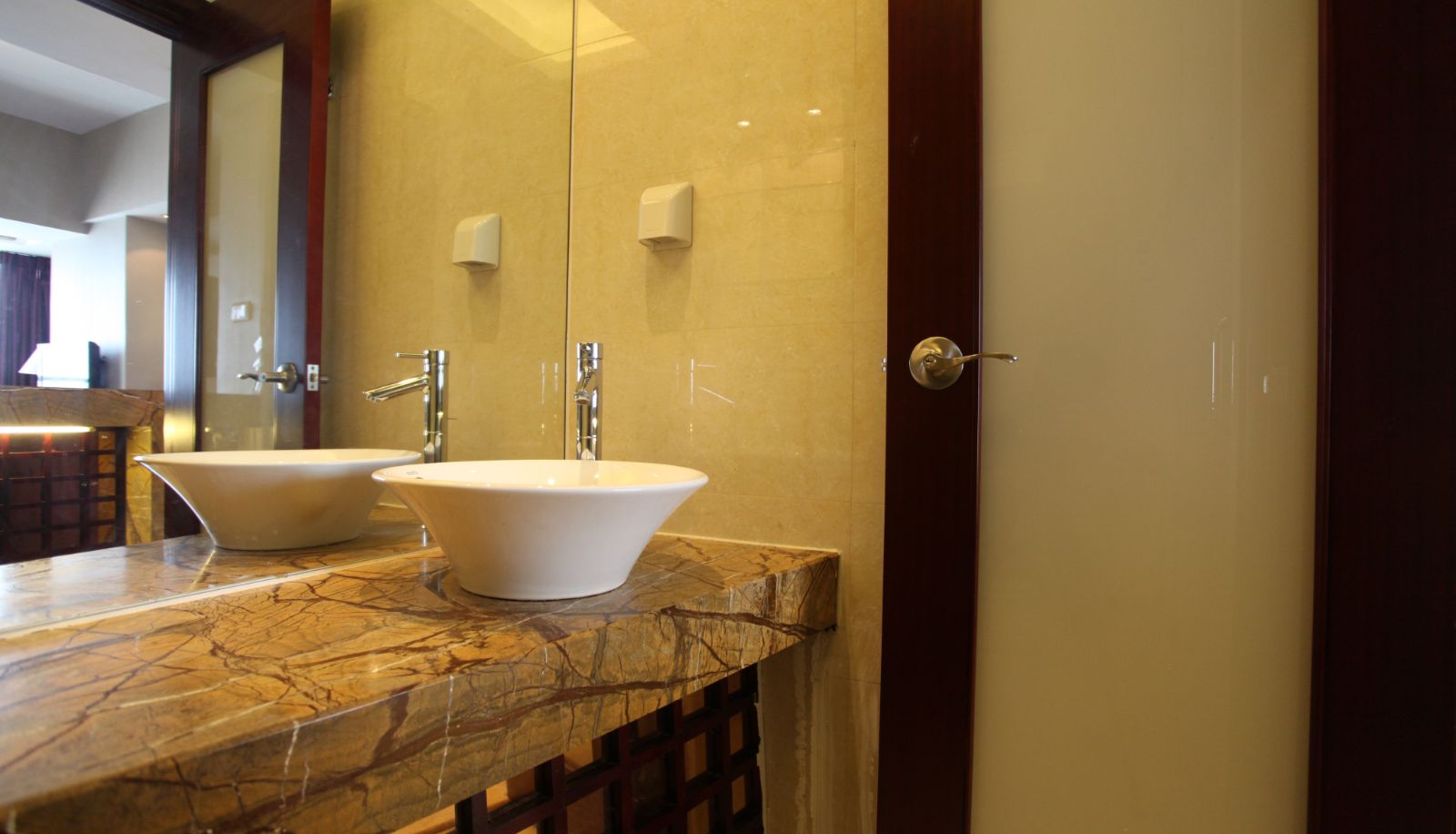 Badkamer - Grand Continental Service Apartment