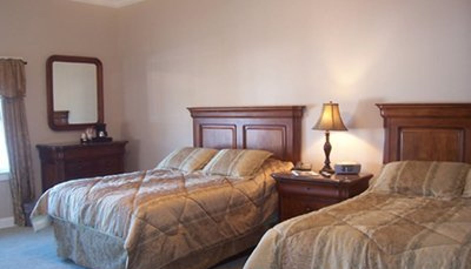 Camera - Townsend Manor Inn
