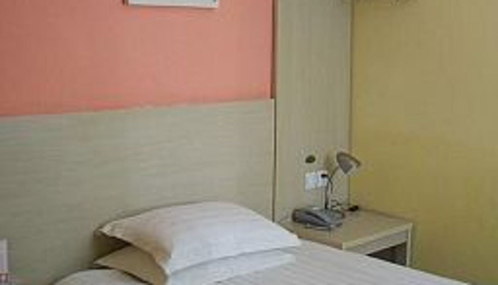 Camera - QQ Hotel