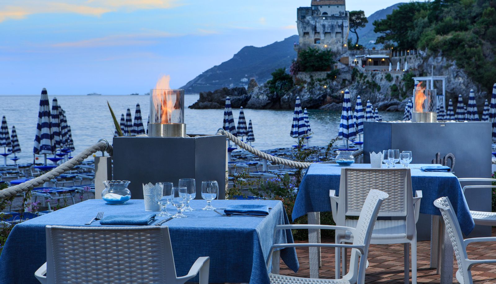 RESTAURANT_2 - Lloyd's Baia
