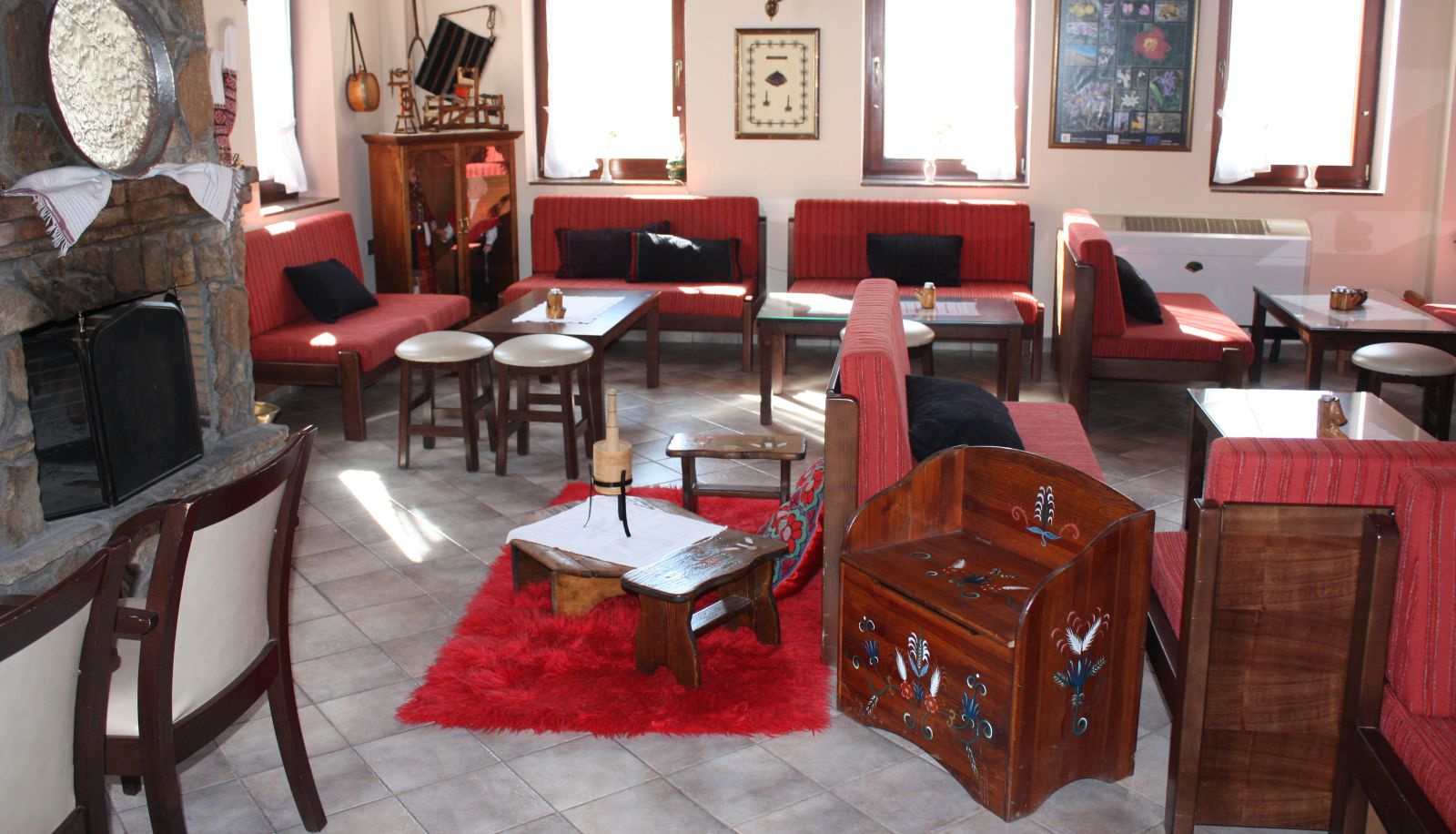 Hall - Monopati E6