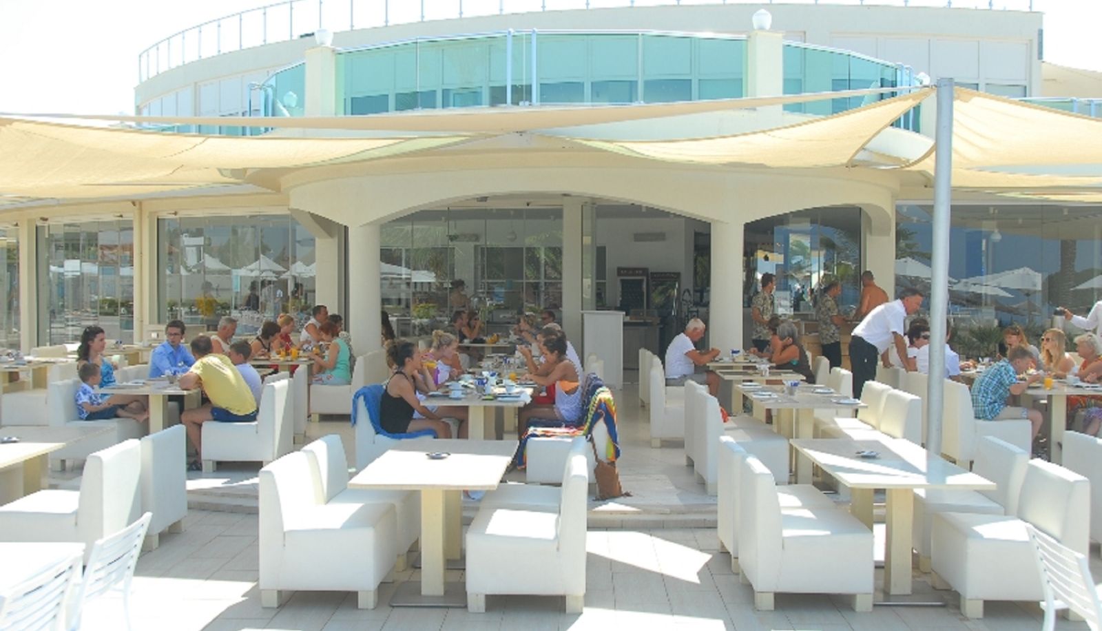 Frühstücksraum innerhalb des Restaurants - Apollonium Spa Beach Resort