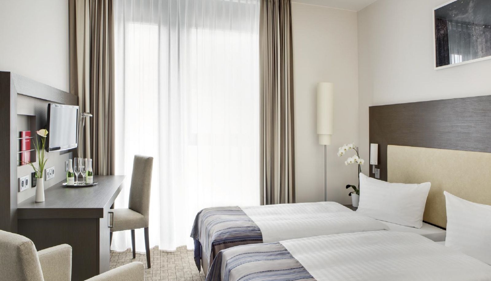 Standard room (double) - IntercityHotel Bonn