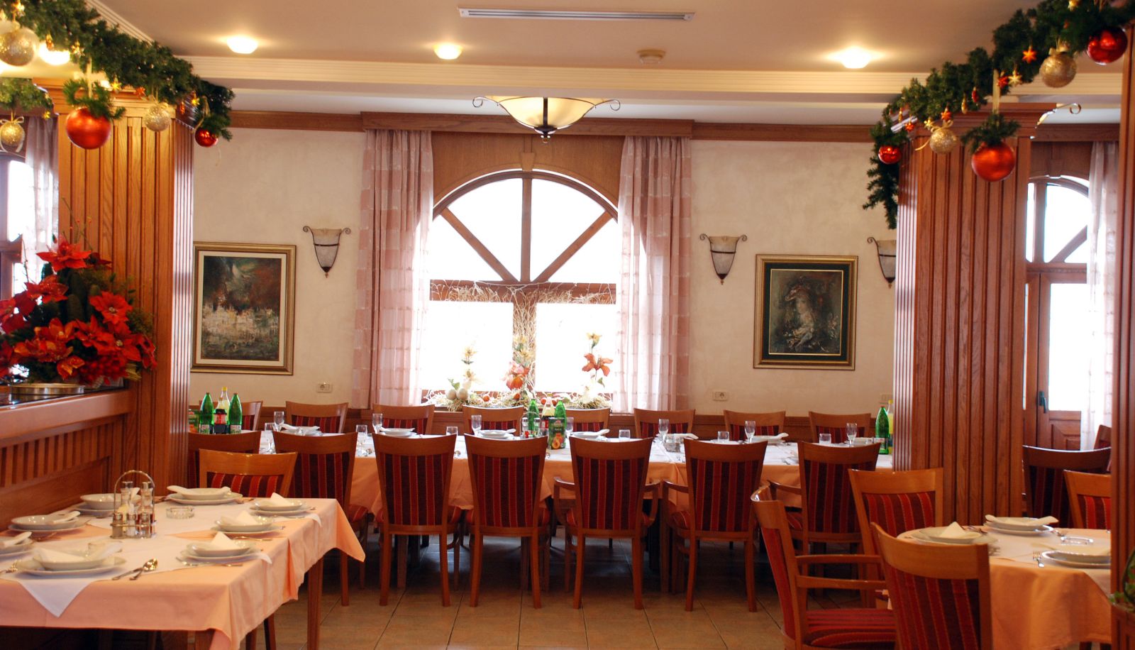 Frühstücksraum innerhalb des Restaurants - Sucevic Garni