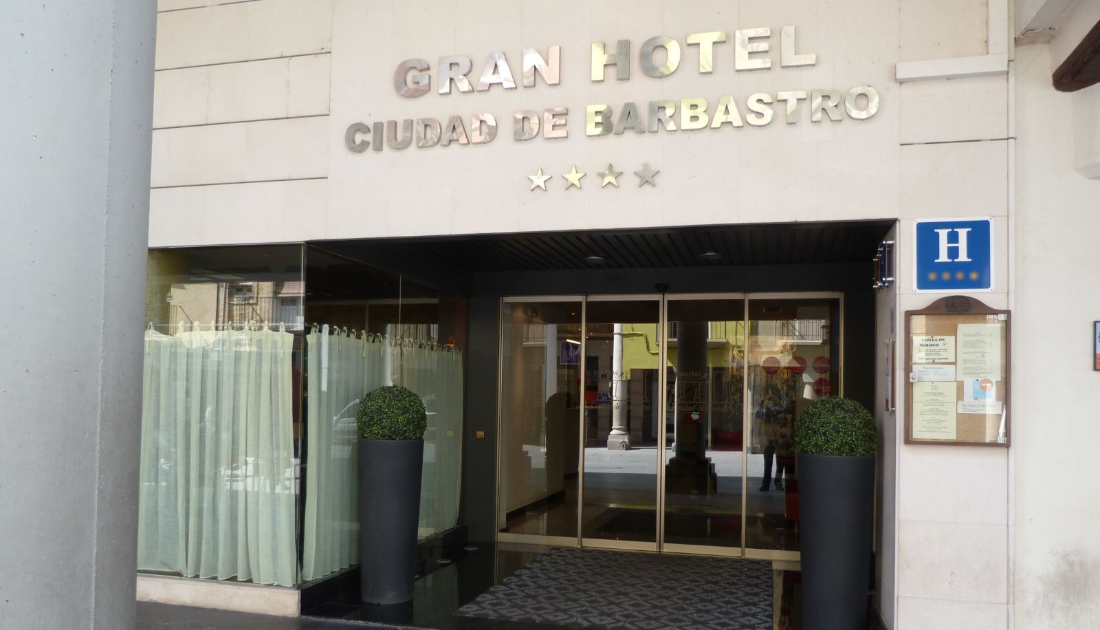 Area esterna dell'hotel - Gran Hotel Ciudad de Barbastro