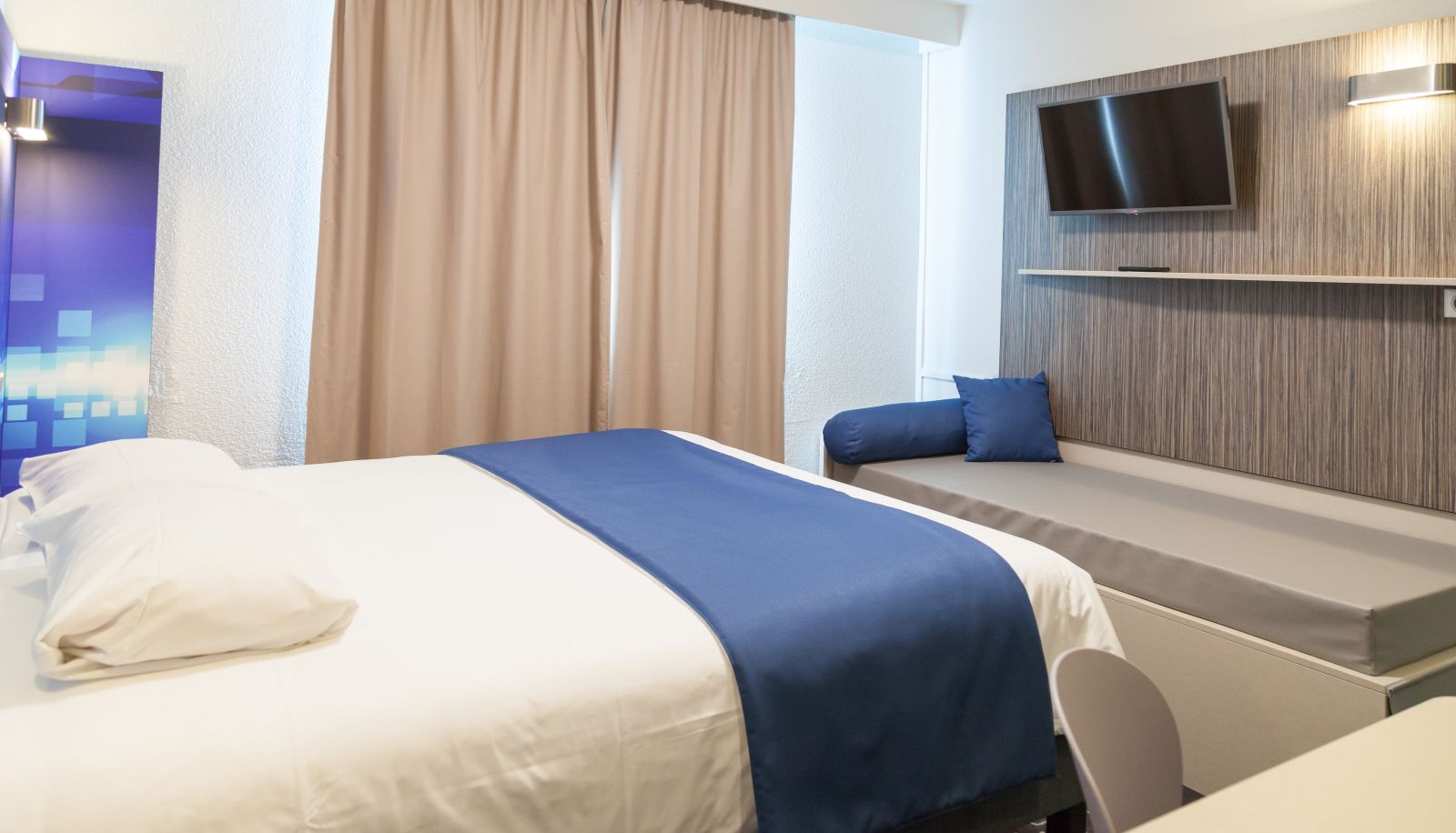 Standard room (single) - Kyriad POITIERS Jules Verne Site du Futuroscope