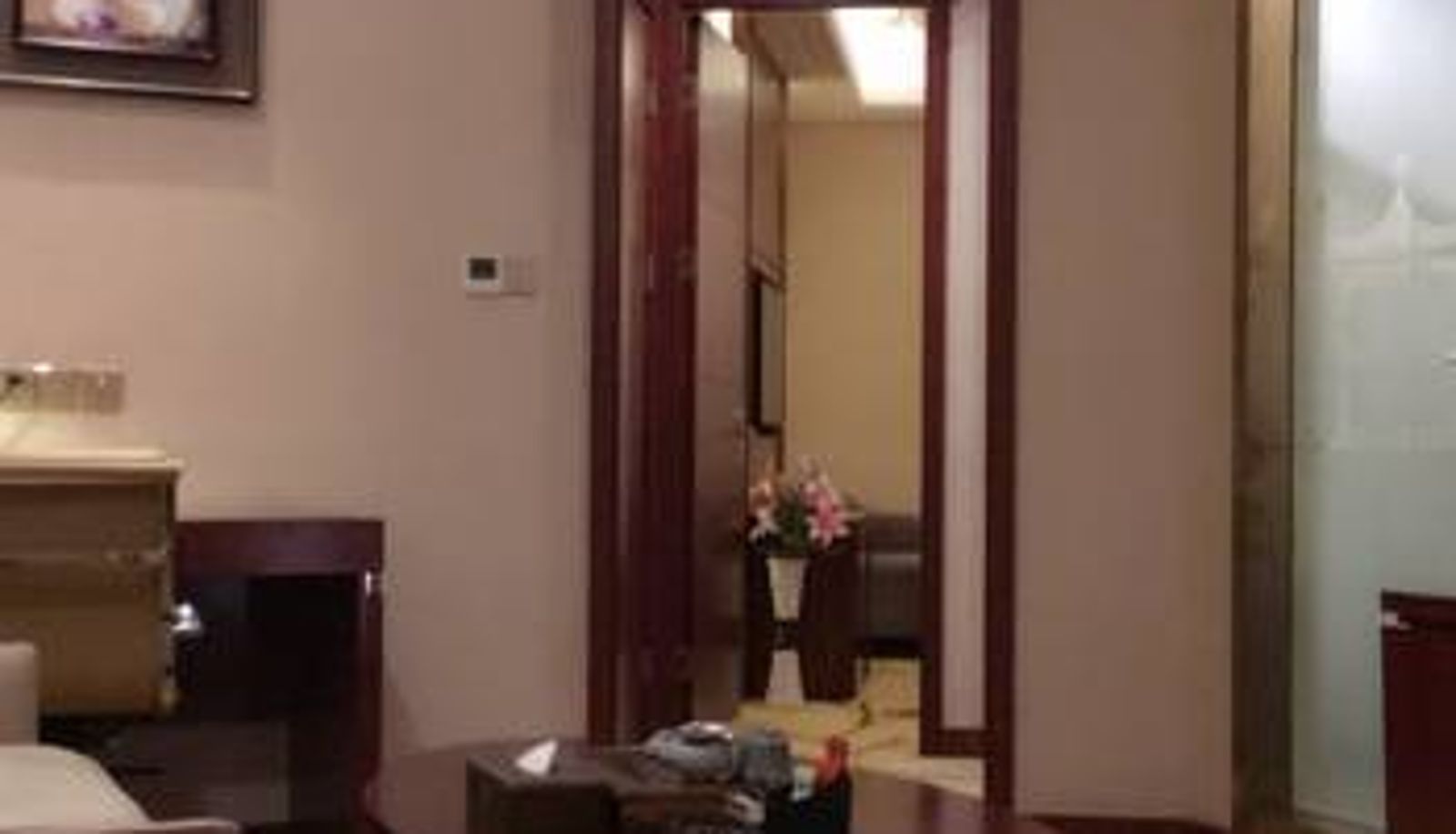 Room - Deluxe International Hotel