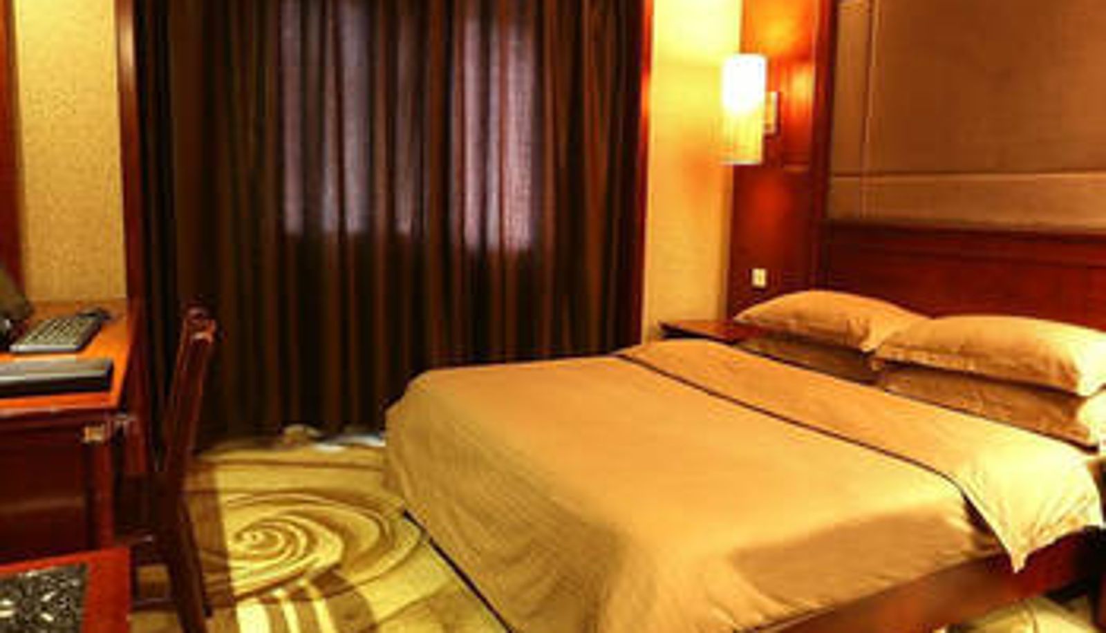 Room - Earl Holiday Hotel