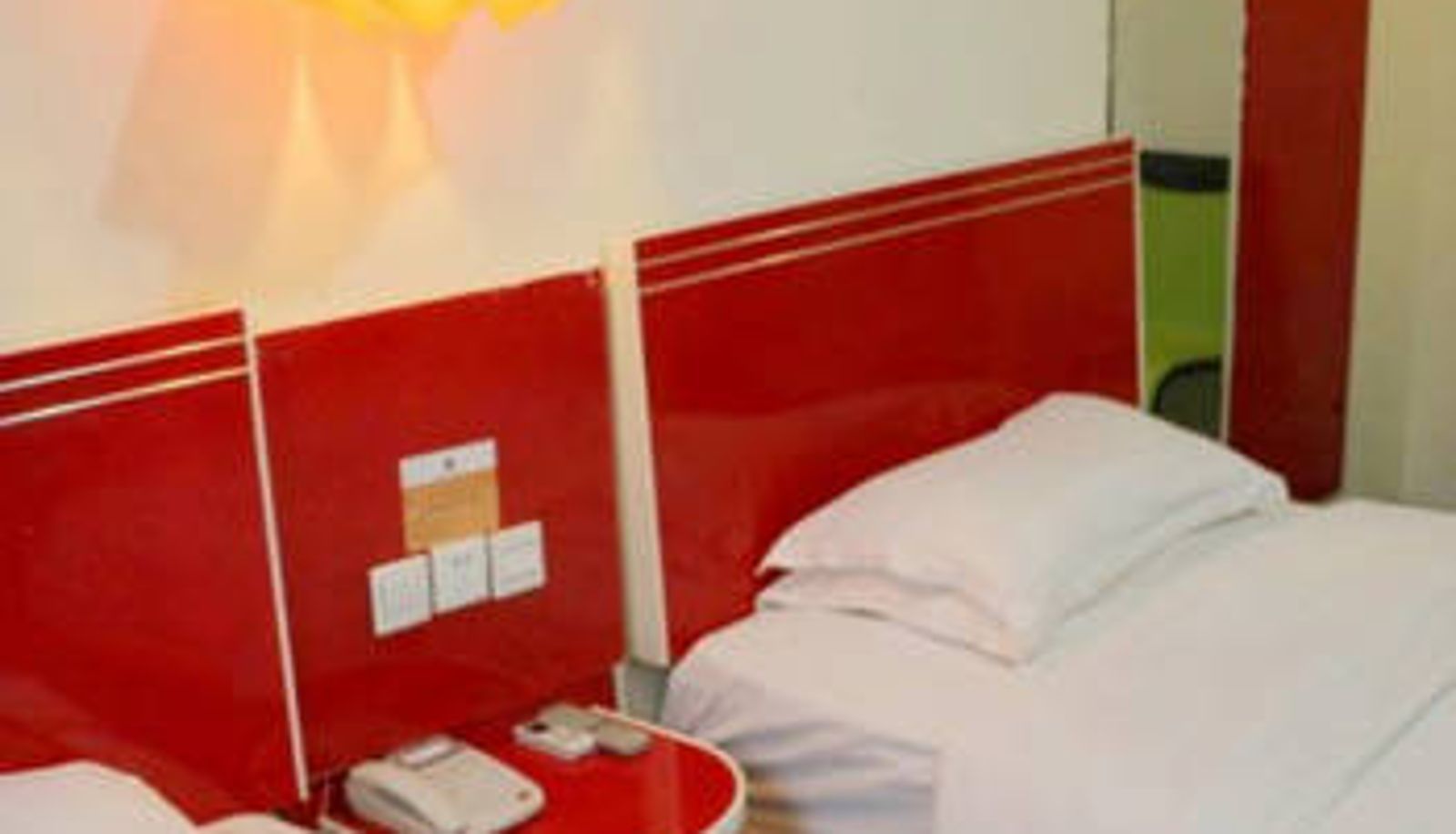 Zimmer - A chain of hotels along the way (Baishuiba Subway Station Store)