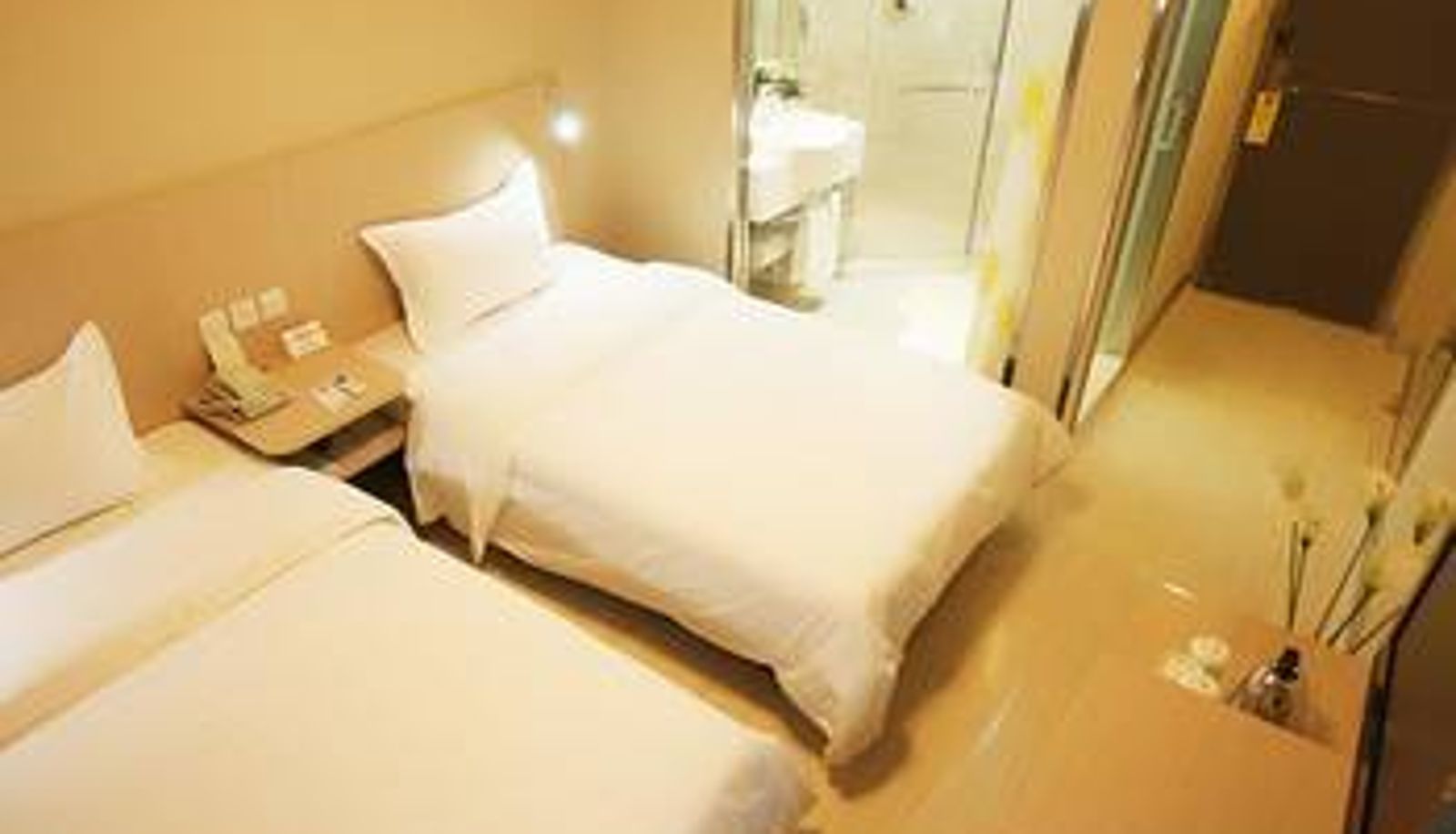 Room - Xinjiang Eurasian Continental Bridge Hotel - Urumqi