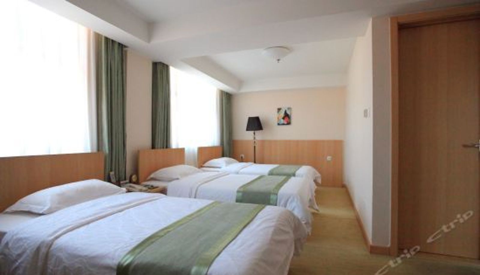 Tripla - Jingyuan Business Hotel (Weihai Liugong Island Pier)