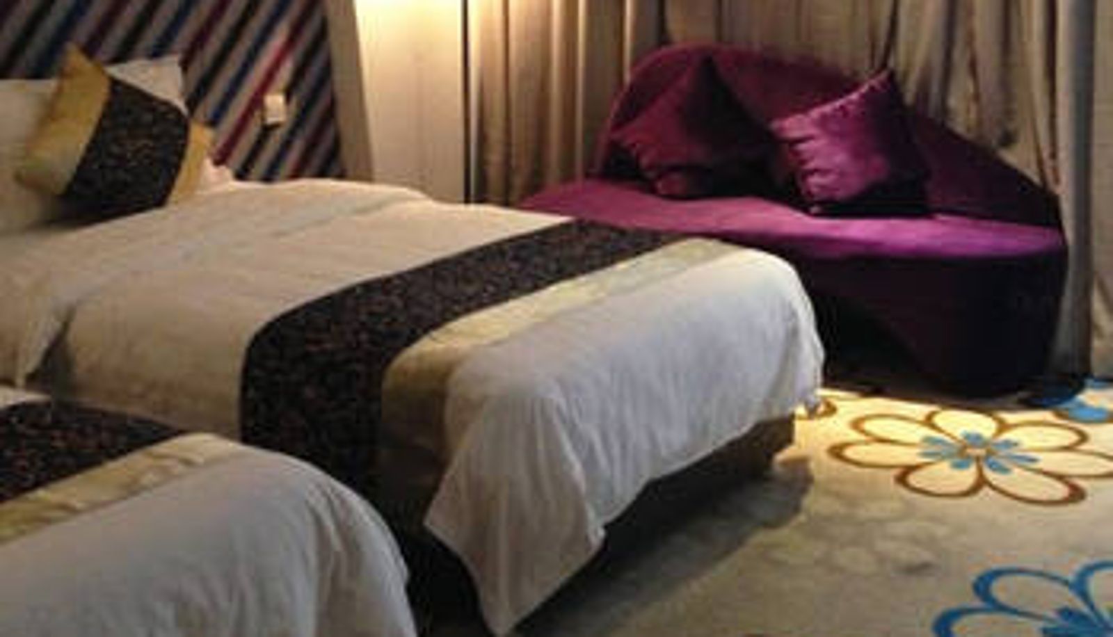 Room - Honeycomb Hotel